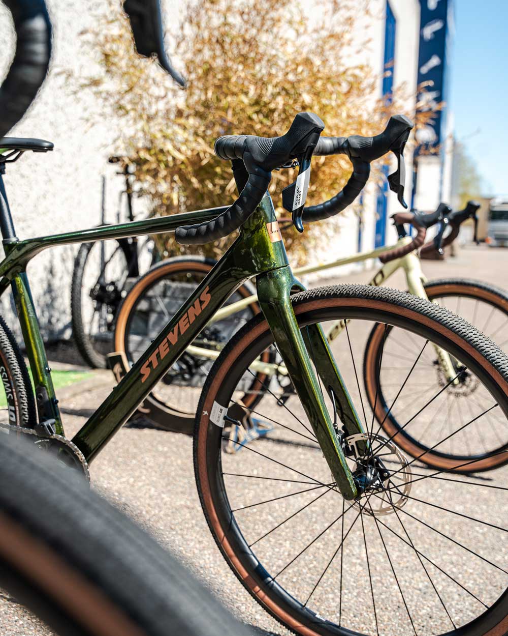 Im Outlet findet ihr E-bikes aller Art, Trekkingbikes, MtbS, Rennräder, Kidsbikes, Zubehör
